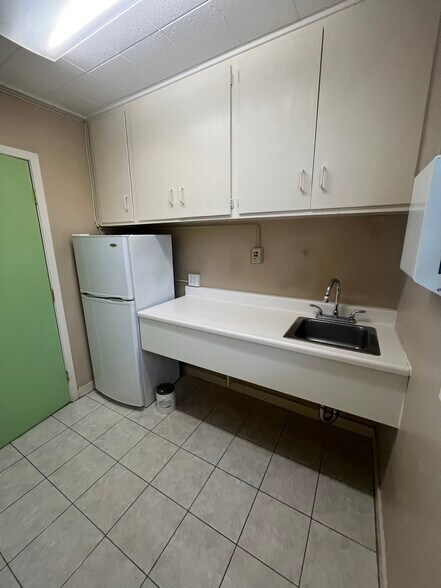 More Photos Of 2929 Summit St, Oakland Office Residential For Lease