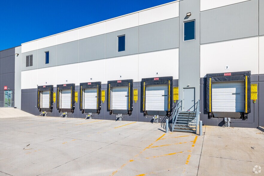 More Photos Of 7400 SE Convenience Blvd, Ankeny Warehouse For Lease
