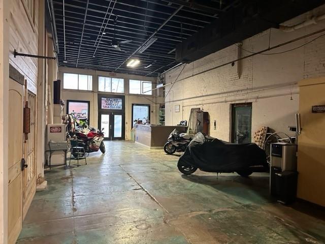 More Photos Of 110 S Houston Ave, Denison Showroom For Sale