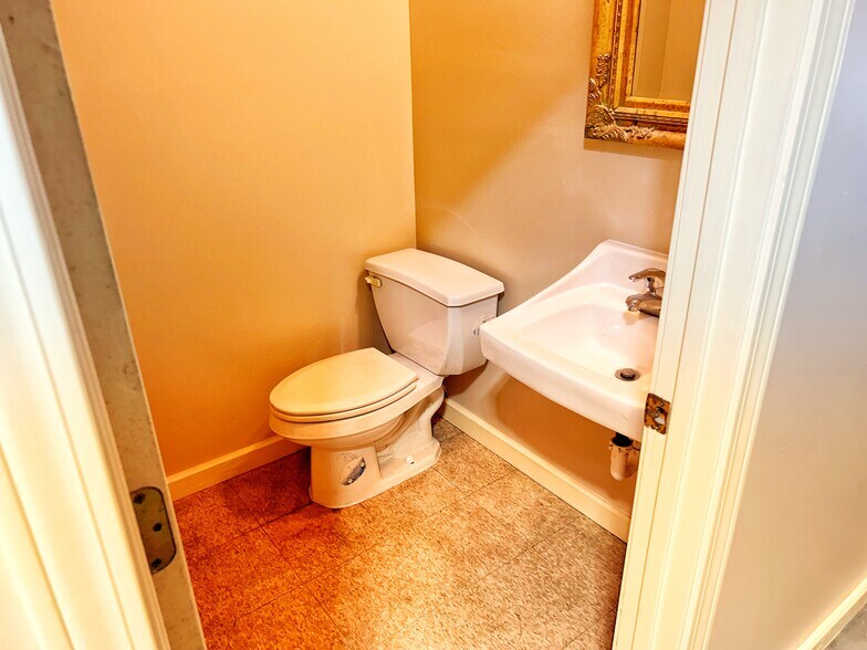 More Photos Of 27888 Highway 6, Sardis Warehouse For Lease