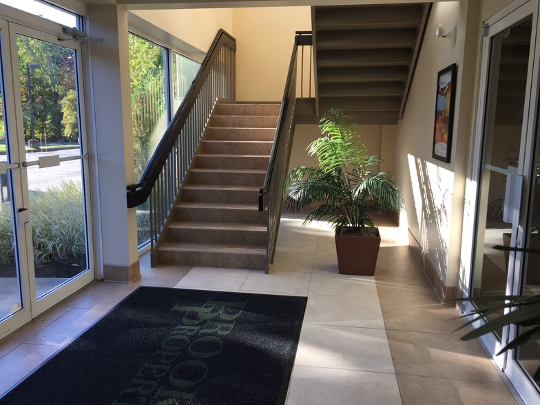 More Photos Of 13 Red Roof Ln, Salem Medical For Sale