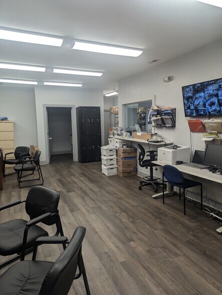 More Photos Of 1860 Stratford Ave, Stratford Auto Repair For Sale