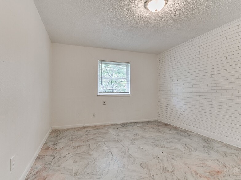 More Photos Of 1731 NW 32nd St, Oklahoma City Apartments For Sale