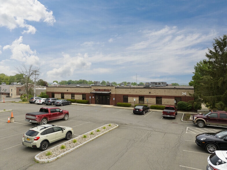 More Photos Of 36 British American Blvd, Latham Medical For Lease