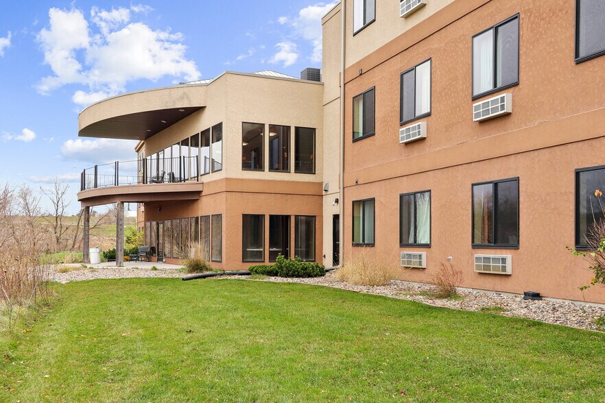 More Photos Of 4222 S 22nd Ave E, Newton Hotel For Sale