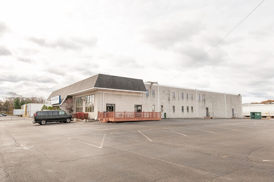 More Photos Of 400 Mack Dr, Croydon Flex For Lease