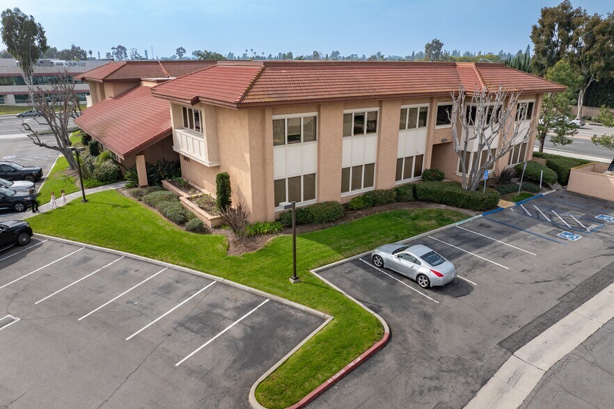 More Photos Of 14471 Chambers Rd, Tustin Loft Creative Space For Lease