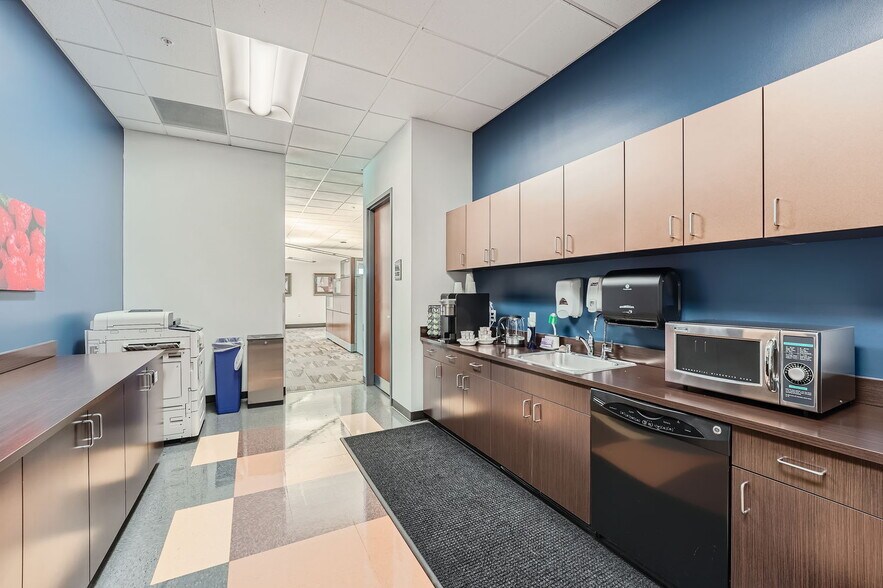 More Photos Of 7390 S Iola St, Englewood Office For Lease