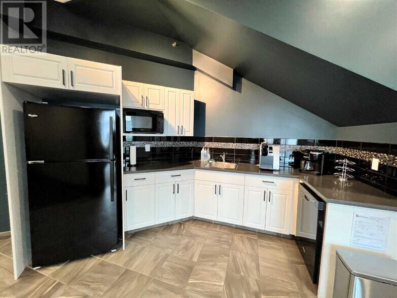 More Photos Of 5002 55th St, Red Deer Office For Lease