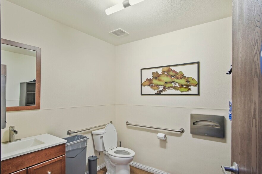 More Photos Of 2262 Maryann Dr, Turlock Manufacturing For Sale