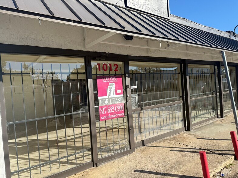 More Photos Of 1006-1012 N Sylvania Ave, Fort Worth Storefront For Lease