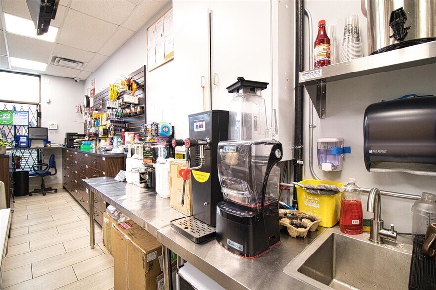 More Photos Of 410 Queen St, Chatham Service Station For Sale