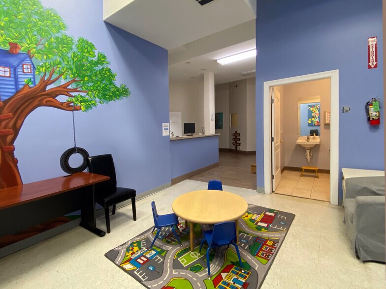 More Photos Of 4958 N Milwaukee Ave, Chicago Office Residential For Lease