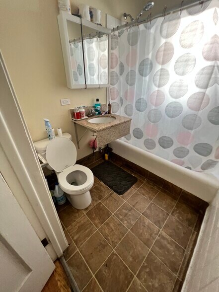 More Photos Of 2433 W 69th St, Chicago Apartments For Sale