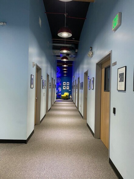 More Photos Of 217-277 S Lake St, Burbank Light Manufacturing For Sale