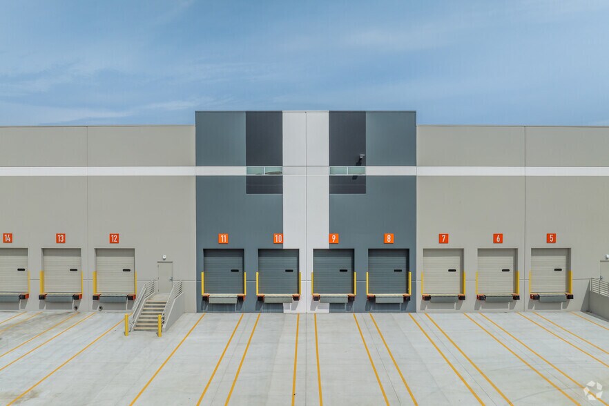 More Photos Of 9615 Norwalk Blvd, Santa Fe Springs Distribution For Lease