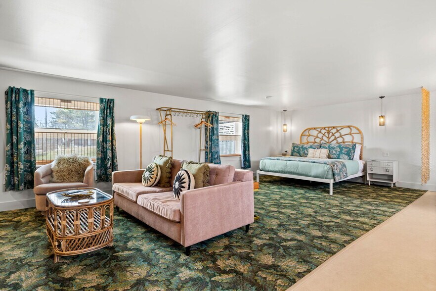 More Photos Of 741 Ocean Blvd, Rye Hotel For Sale