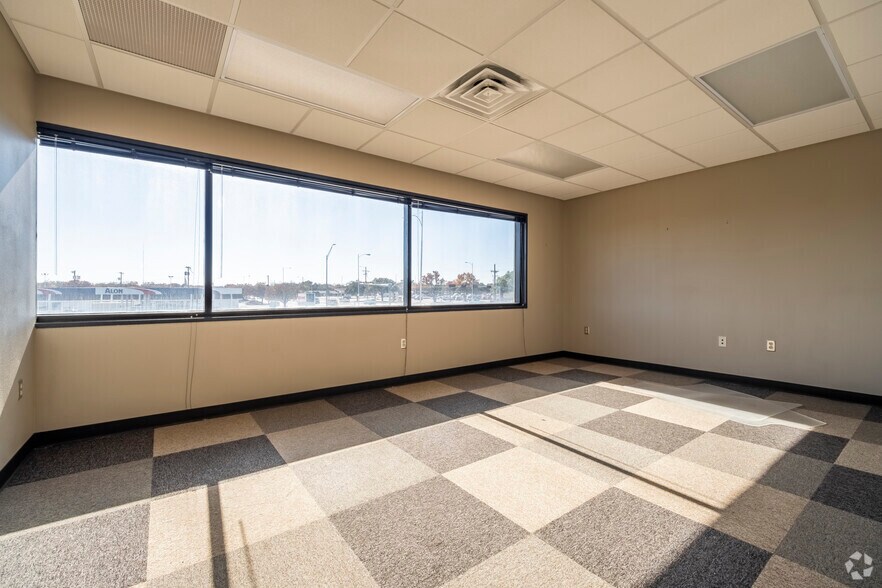 More Photos Of 2424 50th St, Lubbock Medical For Sale