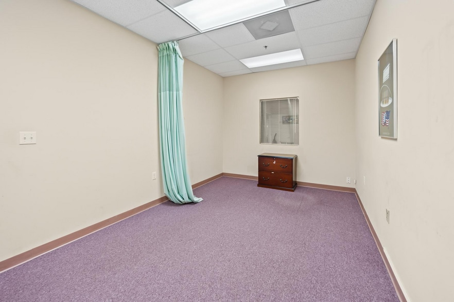 More Photos Of 1374 Whitehorse Hamilton Square Rd, Hamilton Office For Sale