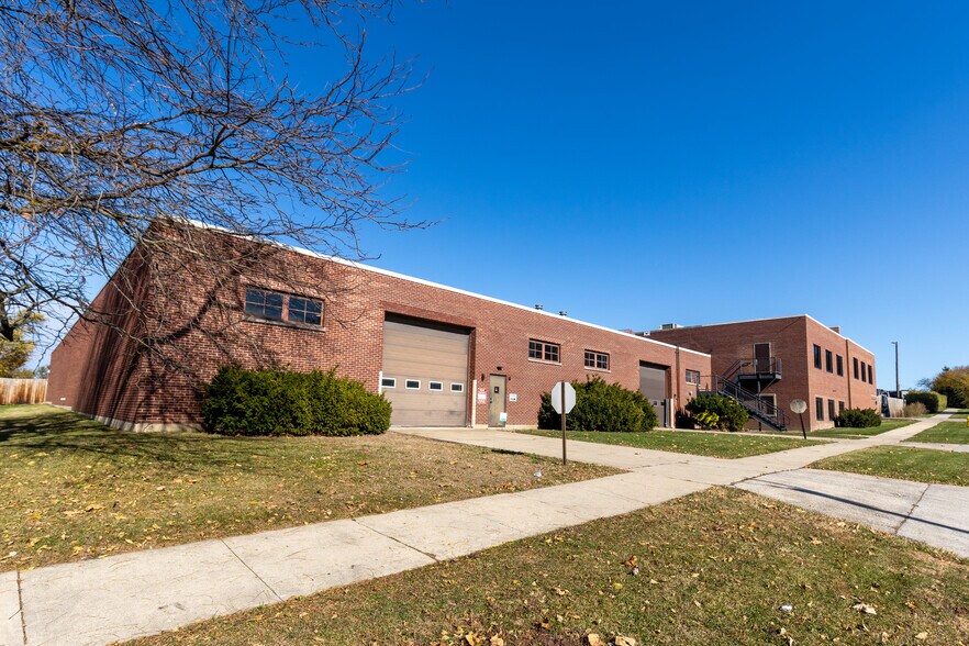 More Photos Of 929 Childs St, Wheaton Warehouse For Lease