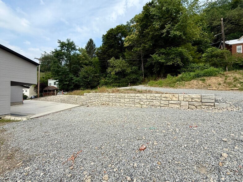 More Photos Of 1430 High St, Pittsburgh Warehouse For Lease