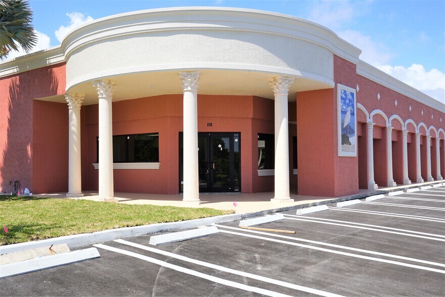 More Photos Of 2923 S Federal Hwy, Boynton Beach General Retail For Lease