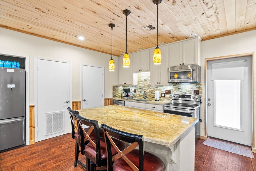 More Photos Of 724 Rowan St, Rockport Office For Sale