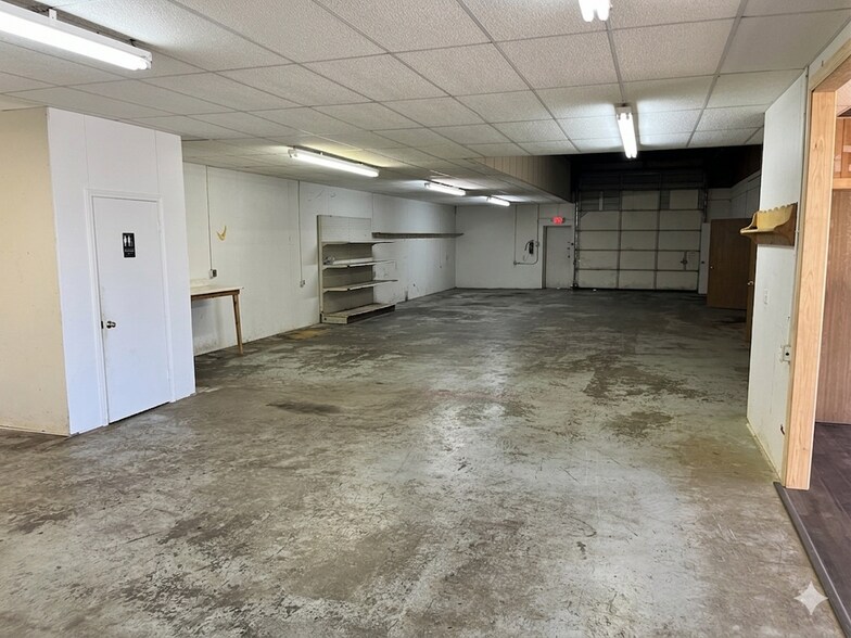 More Photos Of 125 Porter Industrial Rd, Clarksville Warehouse For Lease