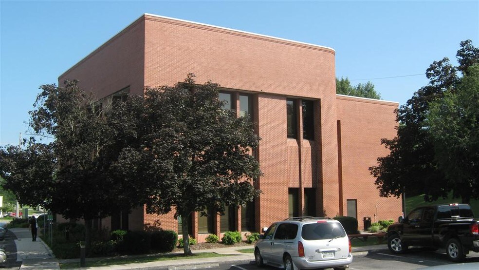 More Photos Of 101 N Rutgers Ave, Oak Ridge Office For Lease