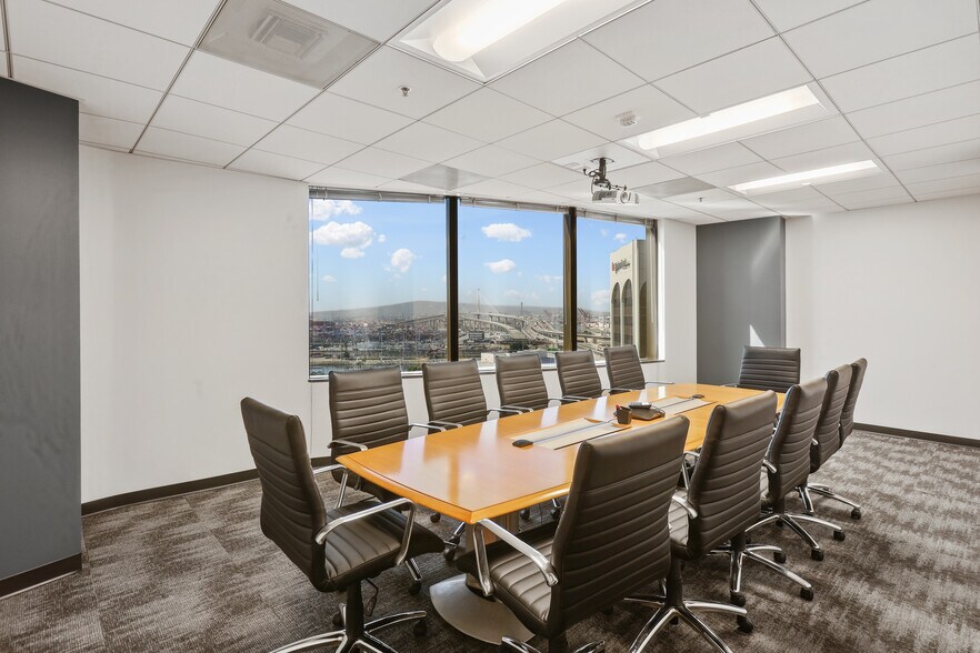 More Photos Of 300 Oceangate, Long Beach Office For Lease