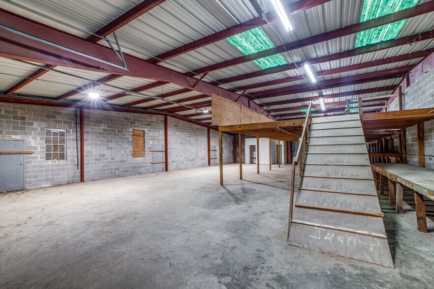 More Photos Of 8019 Richards St, Houston Flex For Sale