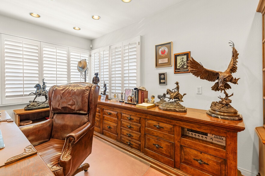 More Photos Of 4383 Colfax Ave, Studio City Office For Sale