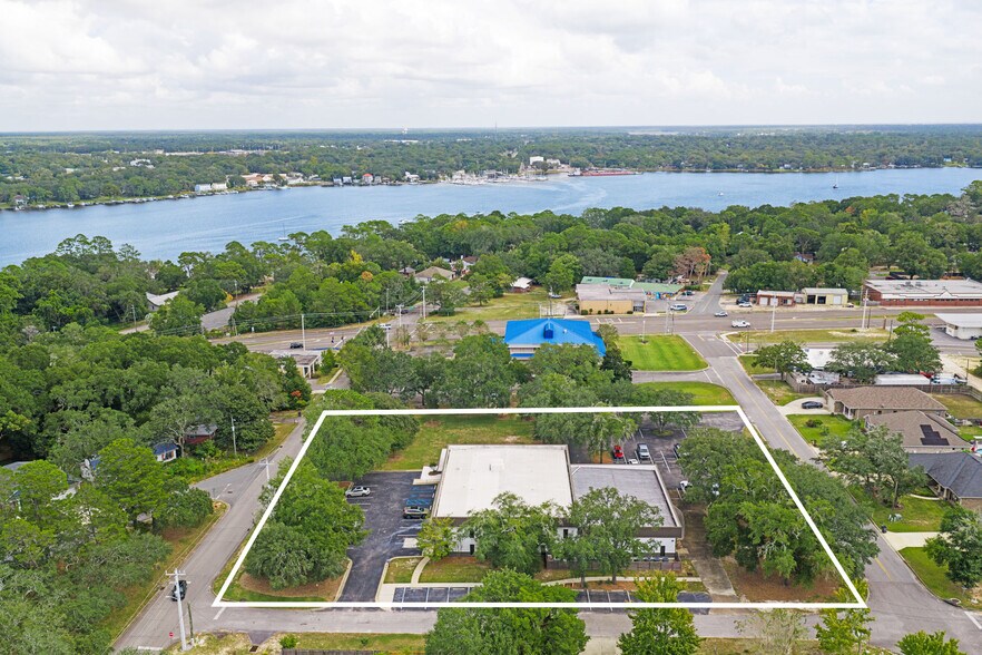 More Photos Of 313-315 Edge Ave, Valparaiso Office For Sale