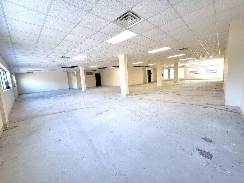 More Photos Of 76-09 Queens Blvd, Elmhurst Office For Lease