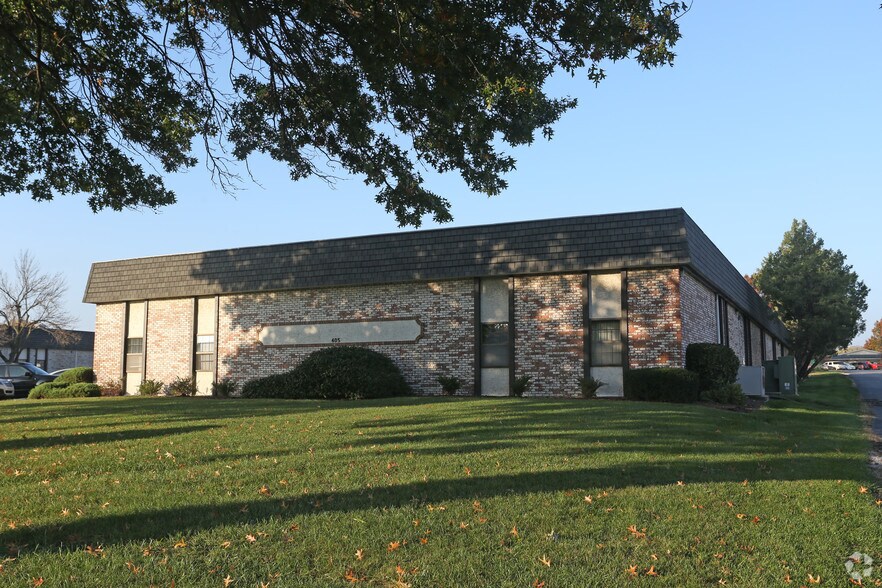 More Photos Of 405-407 S Clairborne Rd, Olathe Unknown For Lease