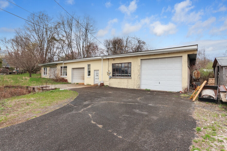 More Photos Of 2115 W Main St, Stroudsburg Service For Sale