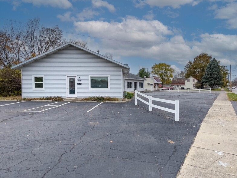 More Photos Of 703 Miami St, Urbana Storefront Retail Office For Sale