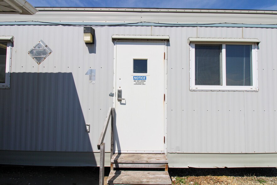 More Photos Of 5640 44th Ave S, Clinton Industrial For Sale