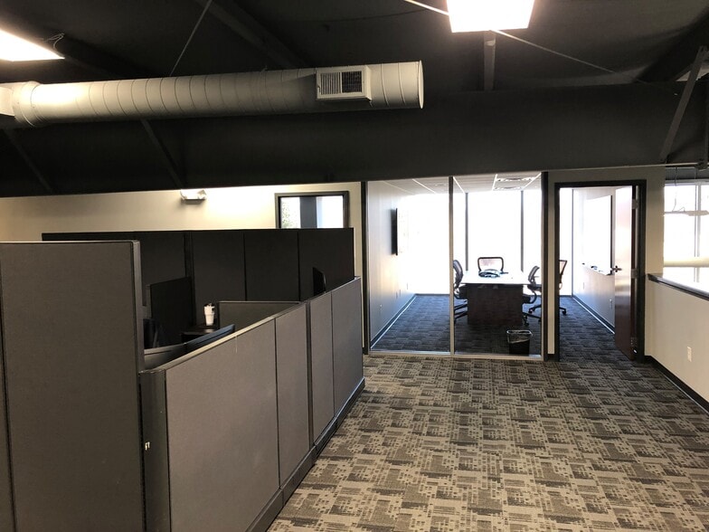More Photos Of 57 Gasoline Aly, Indianapolis Warehouse For Lease