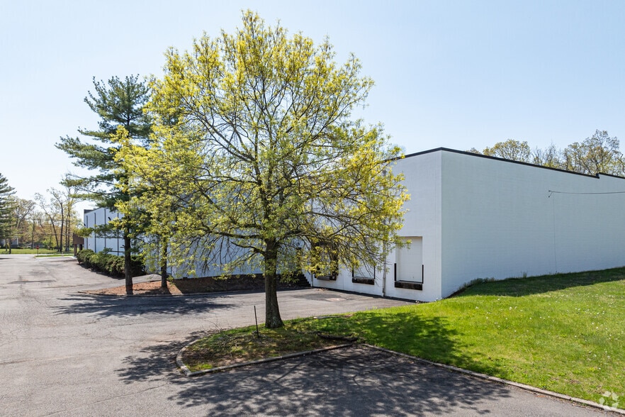 More Photos Of 120 Clyde Rd, Somerset Warehouse For Lease