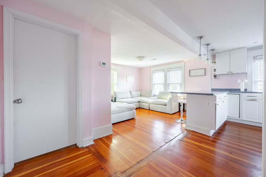 More Photos Of 1019 Berryville Ave, Winchester Storefront Retail Residential For Sale