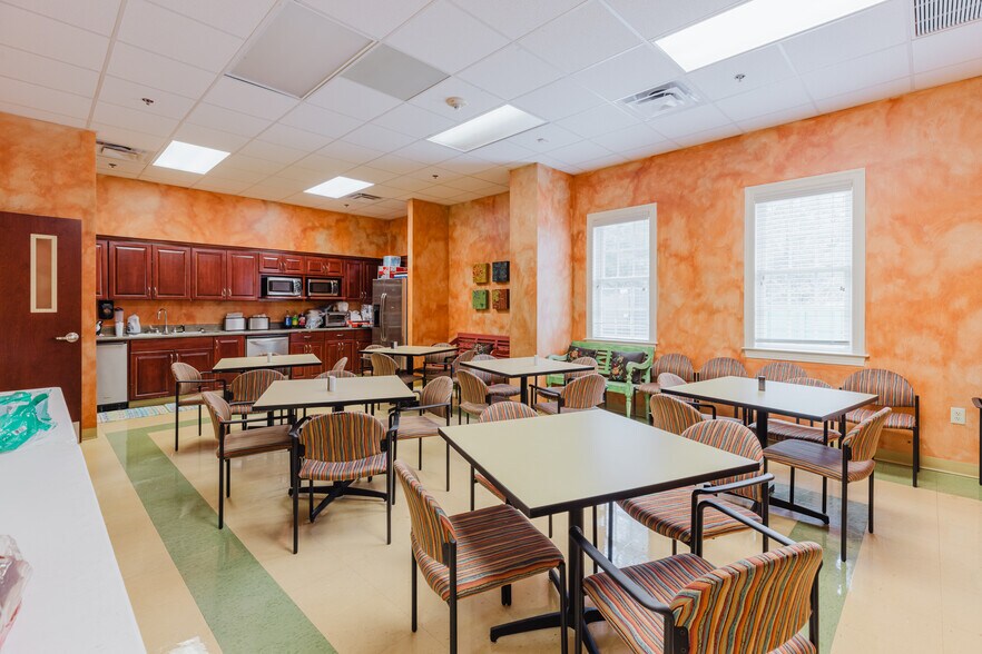 More Photos Of 619 Pointe North Blvd, Albany Medical For Sale