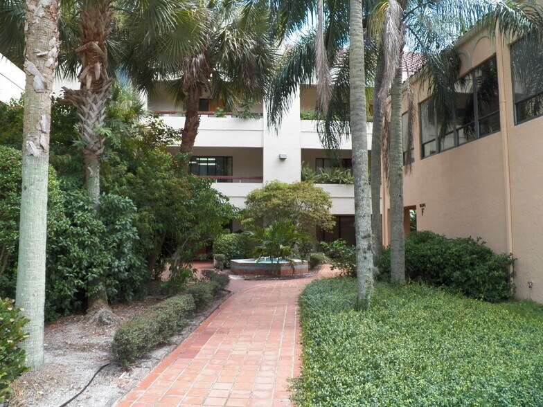 More Photos Of 900 SE Ocean Blvd, Stuart Medical For Lease