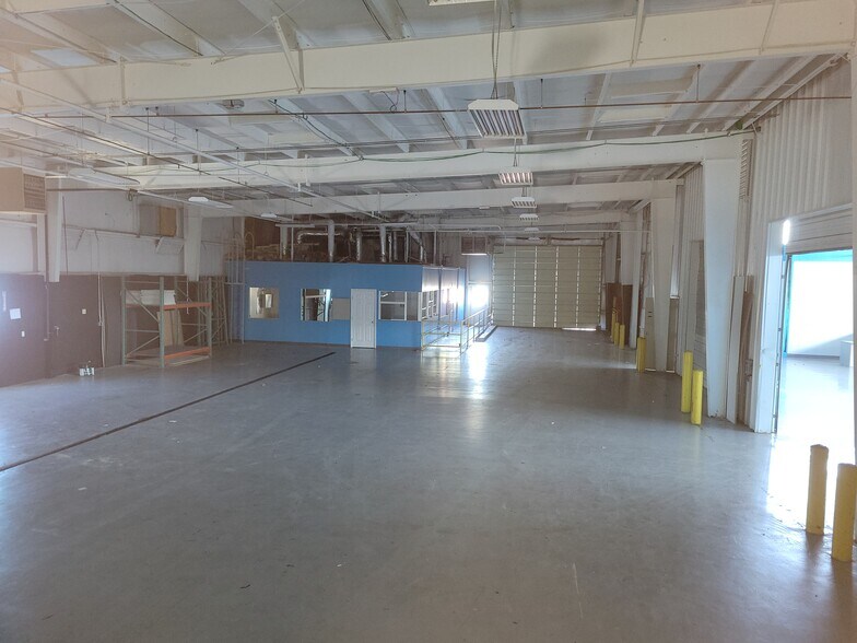 More Photos Of 2471 Covington Pike, Memphis General Retail For Sale