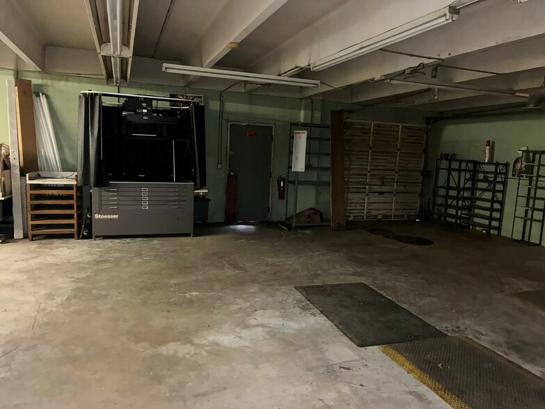 More Photos Of 313 NE 36th St, Oklahoma City Manufacturing For Sale