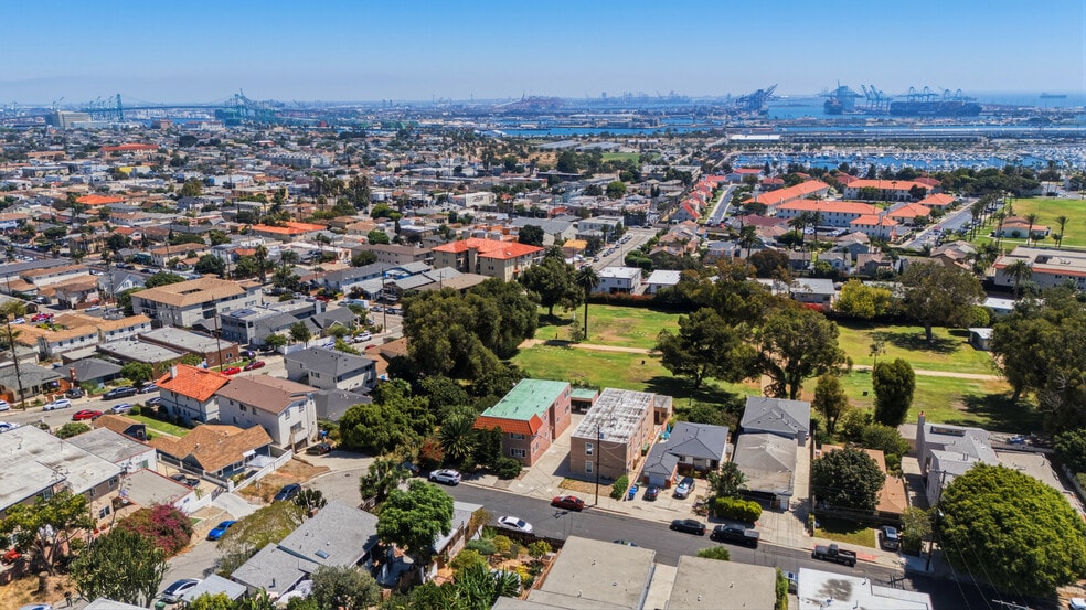 More Photos Of 2404 S Carolina St, San Pedro Apartments For Sale