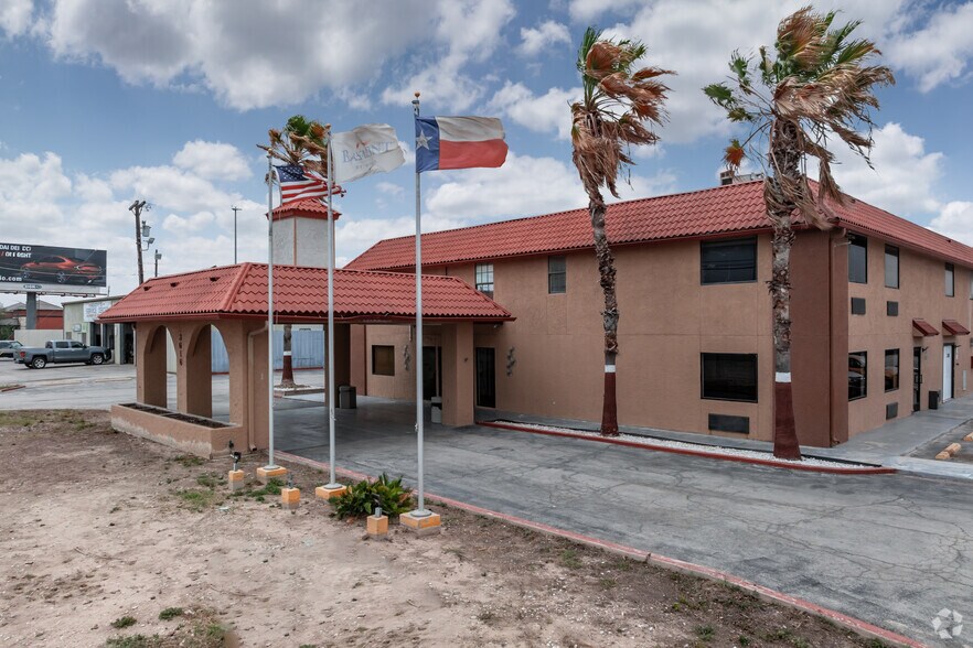 Primary Photo Of 3616 Veterans Blvd, Del Rio Hotel For Sale