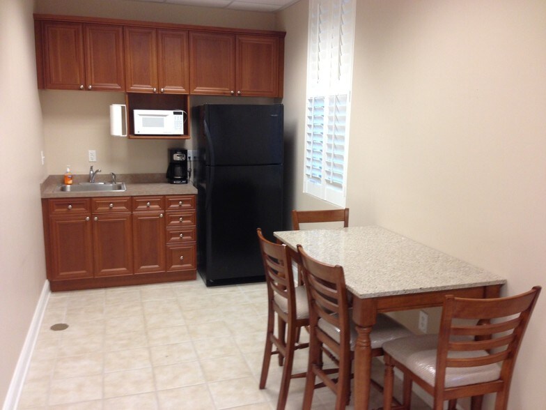 More Photos Of 854 Lowcountry Blvd, Mount Pleasant Office Residential For Lease