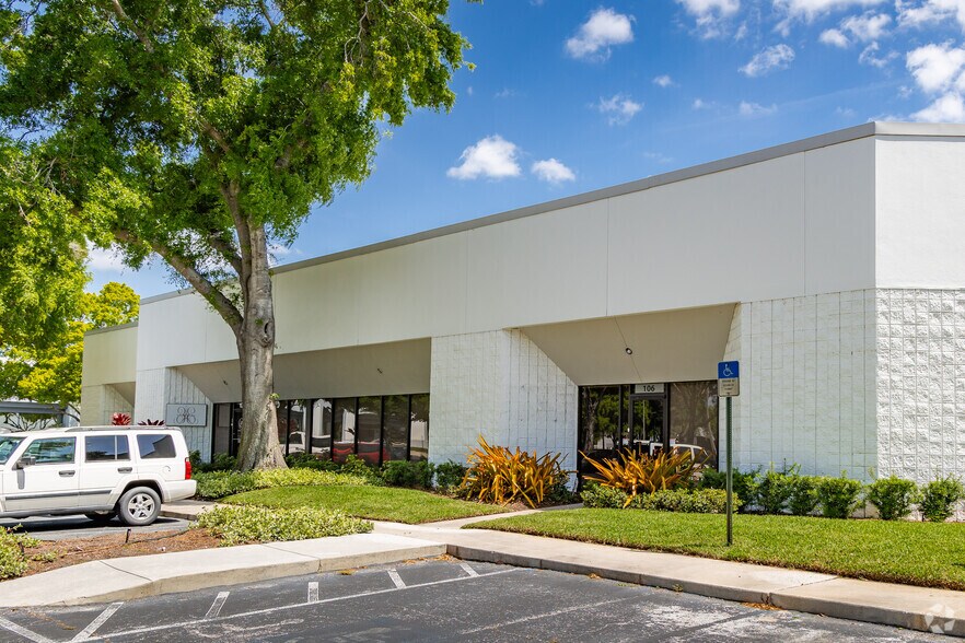 More Photos Of 5801 Benjamin Center Dr, Tampa Light Manufacturing For Lease