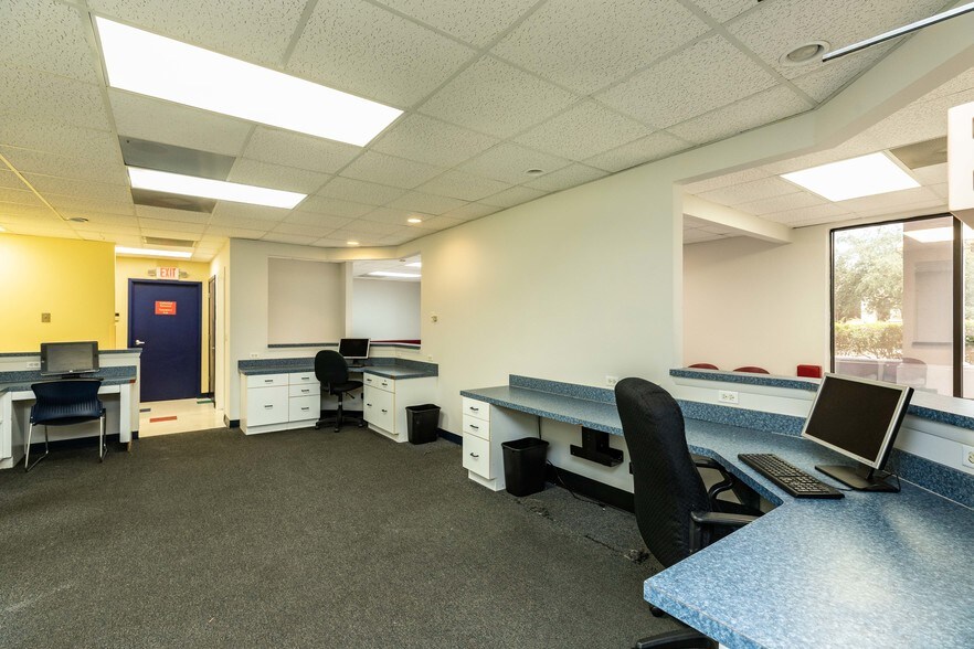 More Photos Of 8774 Perimeter Park Blvd, Jacksonville Medical For Sale